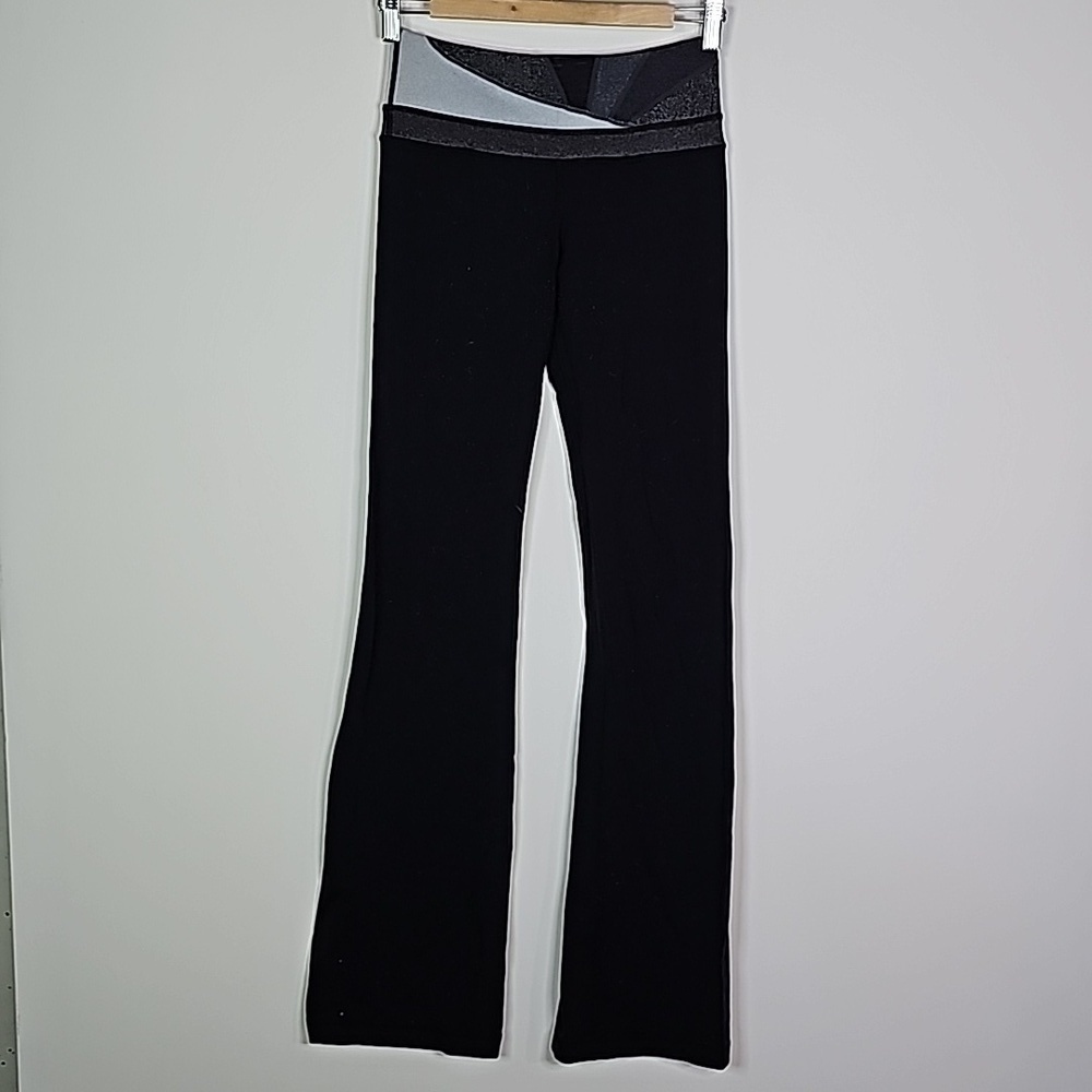 LULULEMON size 4 black and gray flared leggings